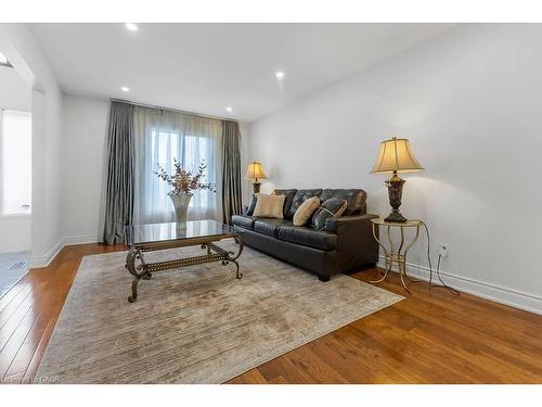 113 Greenshire Drive, Hamilton, ON - Indoor Photo Showing Living Room