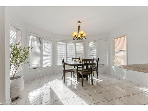 113 Greenshire Drive, Hamilton, ON - Indoor Photo Showing Dining Room