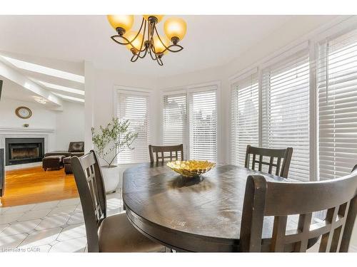 113 Greenshire Drive, Hamilton, ON - Indoor Photo Showing Dining Room