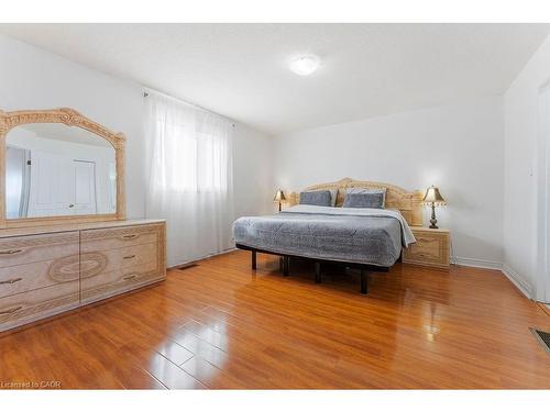 113 Greenshire Drive, Hamilton, ON - Indoor Photo Showing Bedroom