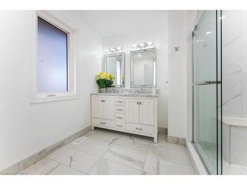 113 Greenshire Drive, Hamilton, ON - Indoor Photo Showing Bathroom