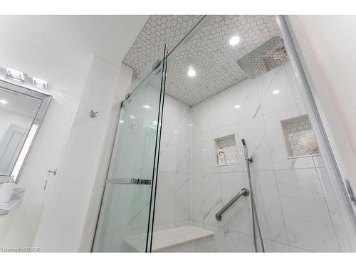 113 Greenshire Drive, Hamilton, ON - Indoor Photo Showing Bathroom