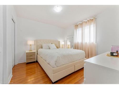 113 Greenshire Drive, Hamilton, ON - Indoor Photo Showing Bedroom