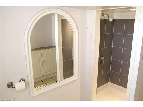 15 Springer Avenue, Hamilton, ON - Indoor Photo Showing Bathroom