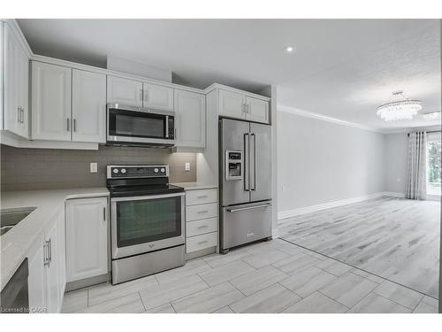 47 Szollosy Circle, Hamilton, ON - Indoor Photo Showing Kitchen