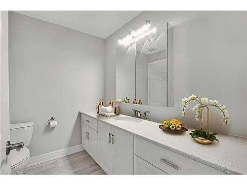 47 Szollosy Circle, Hamilton, ON - Indoor Photo Showing Bathroom