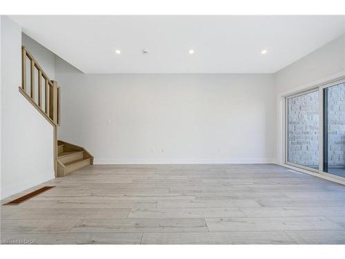 11-33 Jarvis Street, Brantford, ON - Indoor Photo Showing Other Room