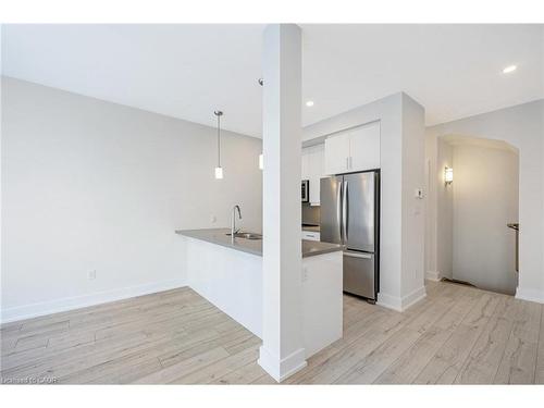 11-33 Jarvis Street, Brantford, ON - Indoor Photo Showing Kitchen