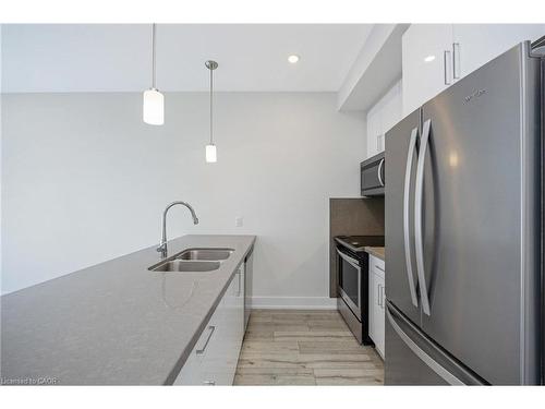 11-33 Jarvis Street, Brantford, ON - Indoor Photo Showing Kitchen With Double Sink