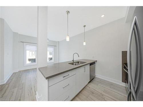 11-33 Jarvis Street, Brantford, ON - Indoor Photo Showing Kitchen With Double Sink With Upgraded Kitchen