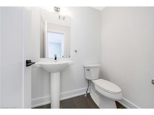 11-33 Jarvis Street, Brantford, ON - Indoor Photo Showing Bathroom