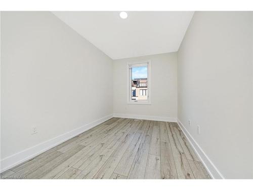 11-33 Jarvis Street, Brantford, ON - Indoor Photo Showing Other Room