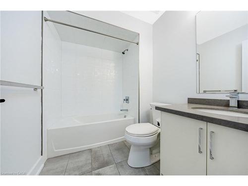 11-33 Jarvis Street, Brantford, ON - Indoor Photo Showing Bathroom