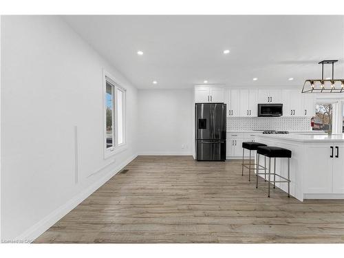 511 Gauthier Drive, Tecumseh, ON - Indoor Photo Showing Kitchen With Upgraded Kitchen