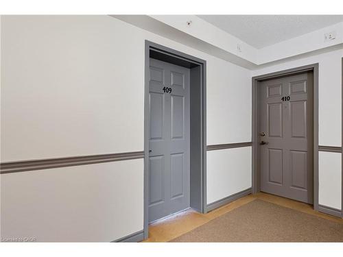 409-2035 Appleby Line, Burlington, ON - Indoor Photo Showing Other Room