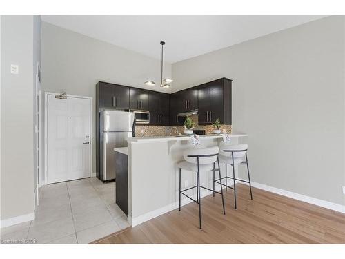 409-2035 Appleby Line, Burlington, ON - Indoor Photo Showing Kitchen