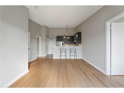 409-2035 Appleby Line, Burlington, ON - Indoor Photo Showing Kitchen