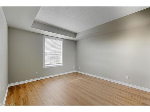 409-2035 Appleby Line, Burlington, ON - Indoor Photo Showing Other Room