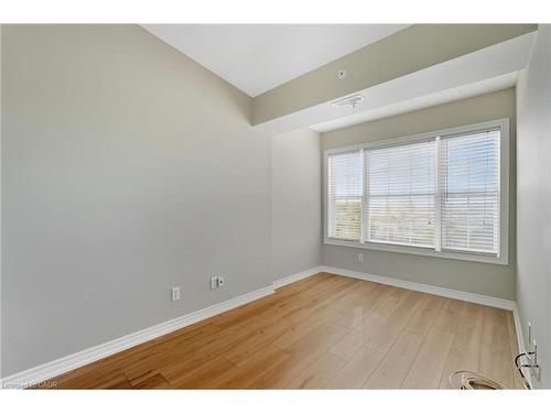 409-2035 Appleby Line, Burlington, ON - Indoor Photo Showing Other Room