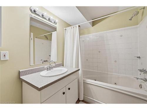 21 Arden Avenue, Hamilton, ON - Indoor Photo Showing Bathroom