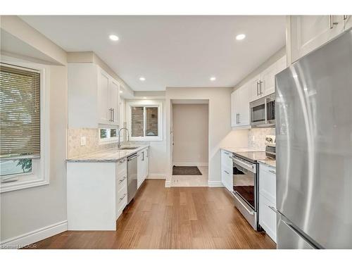 3-1513 Upper Middle Road, Burlington, ON - Indoor Photo Showing Kitchen With Upgraded Kitchen