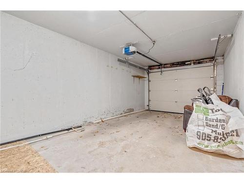 3-1513 Upper Middle Road, Burlington, ON - Indoor Photo Showing Garage