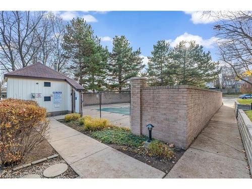 3-1513 Upper Middle Road, Burlington, ON - Outdoor