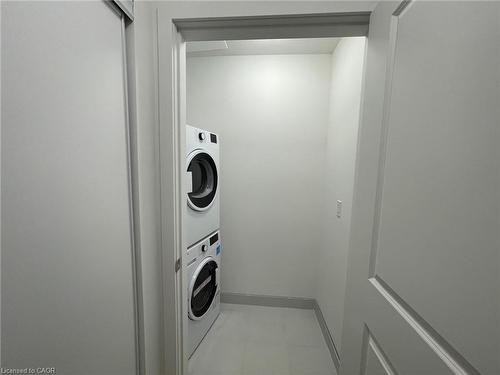904-206 King Street W, Hamilton, ON - Indoor Photo Showing Laundry Room