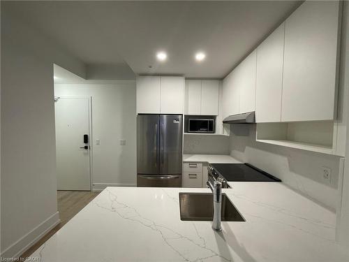 904-206 King Street W, Hamilton, ON - Indoor Photo Showing Kitchen