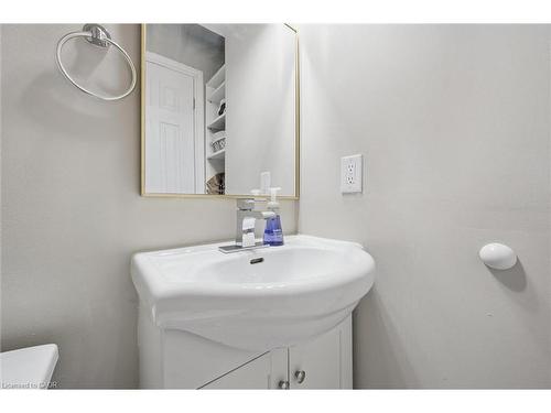 424 Clairbrook Crescent, Waterloo, ON - Indoor Photo Showing Bathroom