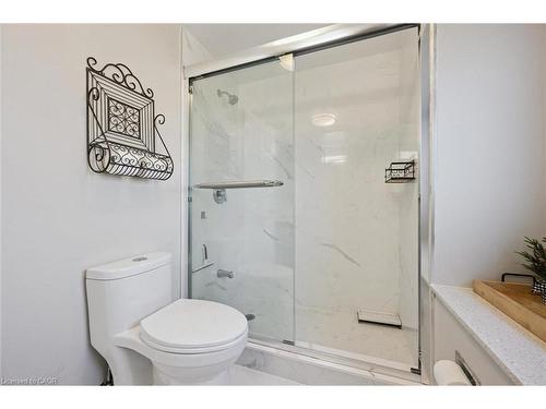 424 Clairbrook Crescent, Waterloo, ON - Indoor Photo Showing Bathroom