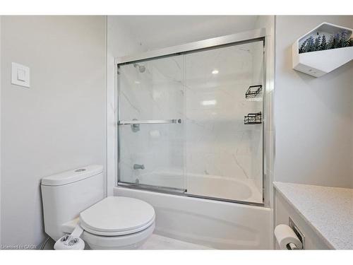 424 Clairbrook Crescent, Waterloo, ON - Indoor Photo Showing Bathroom