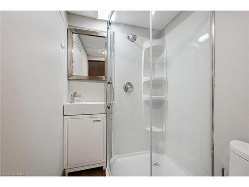 424 Clairbrook Crescent, Waterloo, ON - Indoor Photo Showing Bathroom