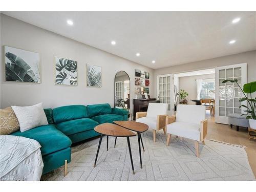 424 Clairbrook Crescent, Waterloo, ON - Indoor Photo Showing Living Room