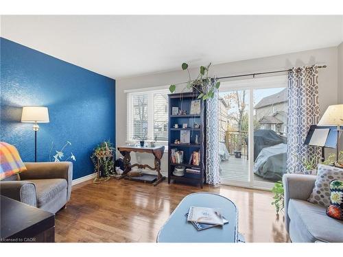 37-10 Foxglove Crescent, Kitchener, ON - Indoor Photo Showing Living Room