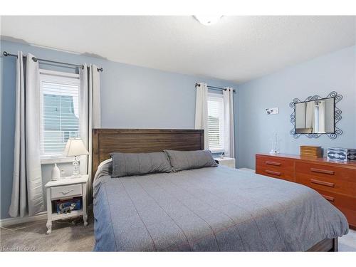 37-10 Foxglove Crescent, Kitchener, ON - Indoor Photo Showing Bedroom