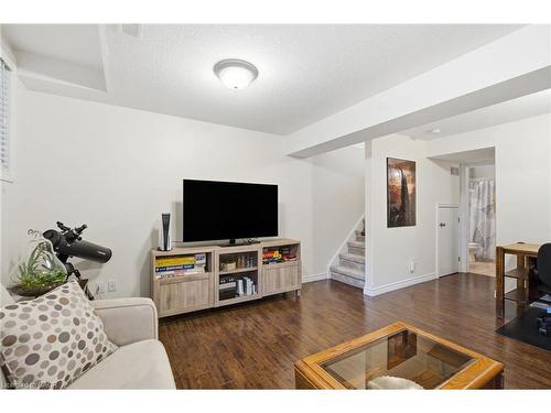 37-10 Foxglove Crescent, Kitchener, ON - Indoor Photo Showing Living Room