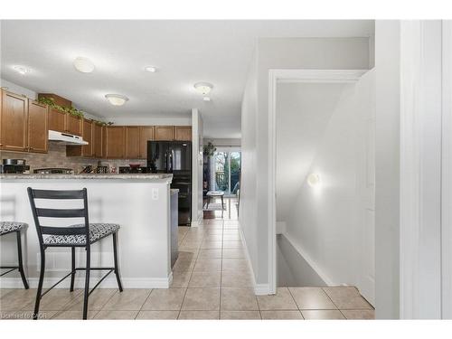 37-10 Foxglove Crescent, Kitchener, ON - Indoor Photo Showing Kitchen