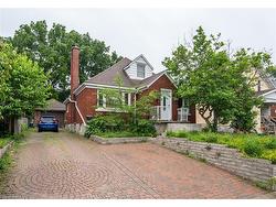 467 Stirling Avenue S Kitchener, ON N2M 3J3