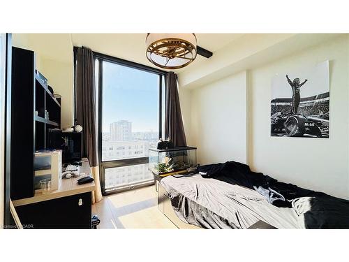 1536-145 Columbia Street W, Waterloo, ON - Indoor Photo Showing Bedroom