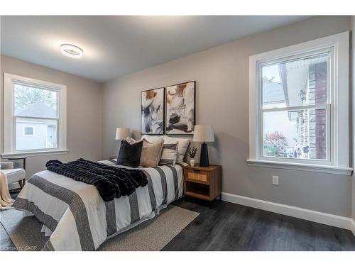 164 London Street N, Hamilton, ON - Indoor Photo Showing Bedroom