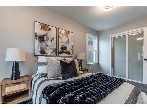 164 London Street N, Hamilton, ON - Indoor Photo Showing Bedroom