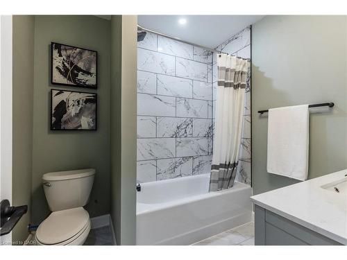 164 London Street N, Hamilton, ON - Indoor Photo Showing Bathroom