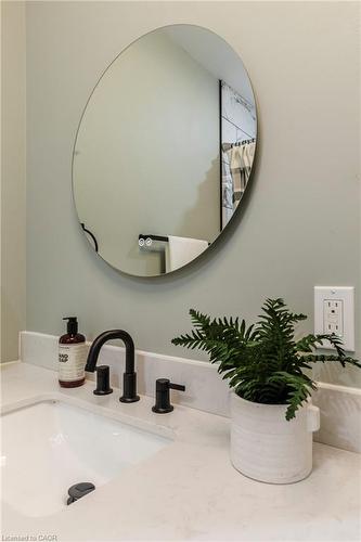 164 London Street N, Hamilton, ON - Indoor Photo Showing Bathroom