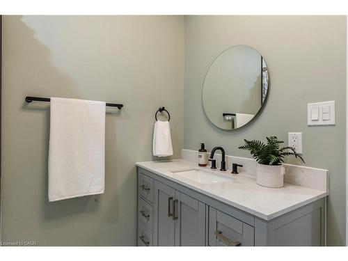 164 London Street N, Hamilton, ON - Indoor Photo Showing Bathroom