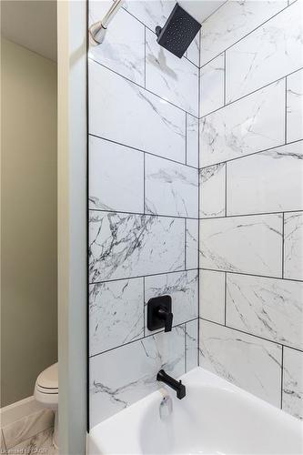 164 London Street N, Hamilton, ON - Indoor Photo Showing Bathroom