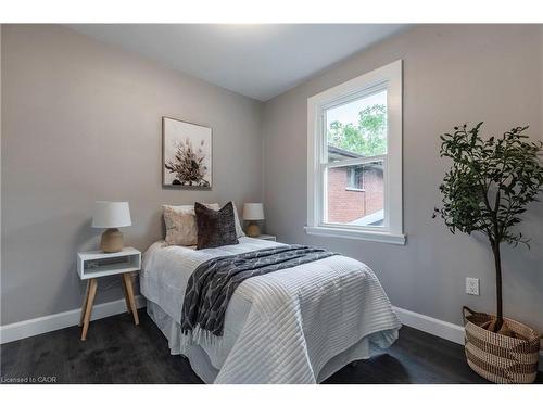 164 London Street N, Hamilton, ON - Indoor Photo Showing Bedroom