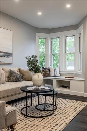 164 London Street N, Hamilton, ON - Indoor Photo Showing Living Room