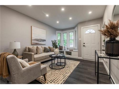 164 London Street N, Hamilton, ON - Indoor Photo Showing Living Room