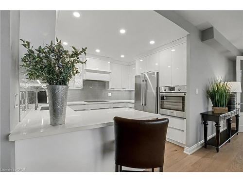 603-2121 Lakeshore Road, Burlington, ON - Indoor Photo Showing Kitchen With Stainless Steel Kitchen With Upgraded Kitchen